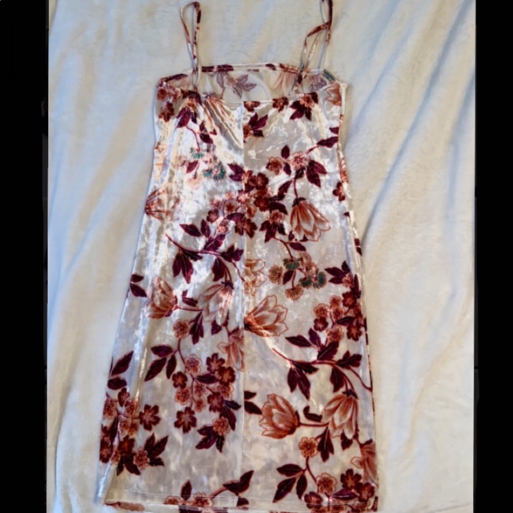 Forever 21 velvet dress - Picture 2 of 2